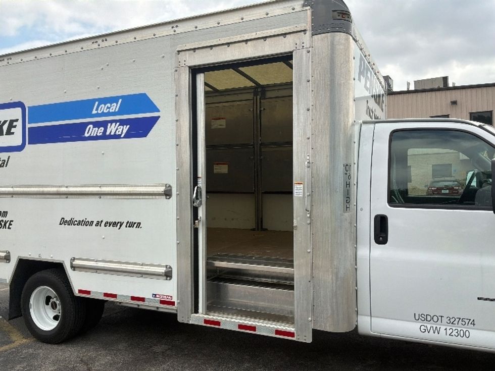 Light Duty Box Truck-Light and Medium Duty Trucks-GMC-2022-Savana G33903-Austin-TX-44,216\n\t\tmiles-$ 40,500 - Image 24