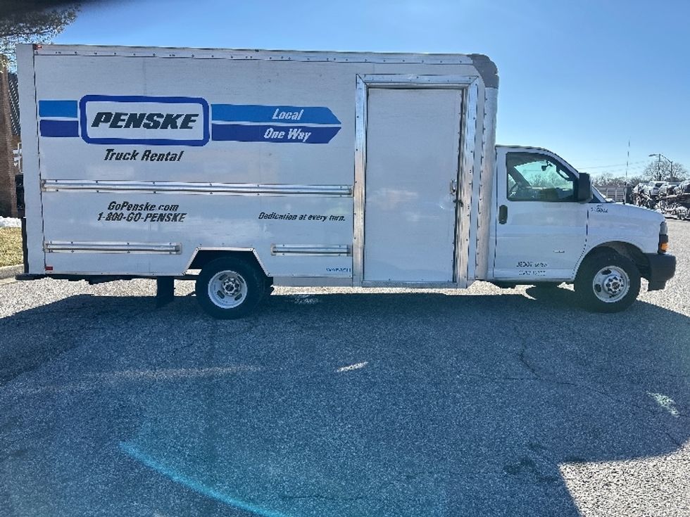 Light Duty Box Truck-Light and Medium Duty Trucks-GMC-2022-Savana G33903-Baltimore-MD-28,212\n\t\tmiles-$ 47,250 - Image 14