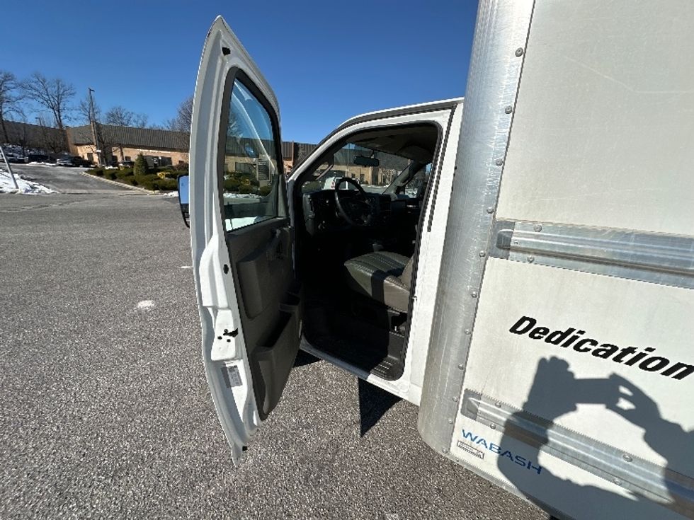 Light Duty Box Truck-Light and Medium Duty Trucks-GMC-2022-Savana G33903-Baltimore-MD-28,212\n\t\tmiles-$ 47,250 - Image 15