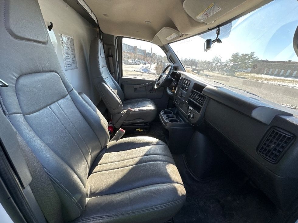 Light Duty Box Truck-Light and Medium Duty Trucks-GMC-2022-Savana G33903-Baltimore-MD-28,212\n\t\tmiles-$ 47,250 - Image 21