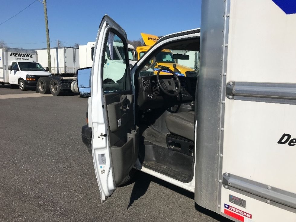 Light Duty Box Truck-Light and Medium Duty Trucks-GMC-2022-Savana G33903-Baltimore-MD-32,549\n\t\tmiles-$ 44,000 - Image 12