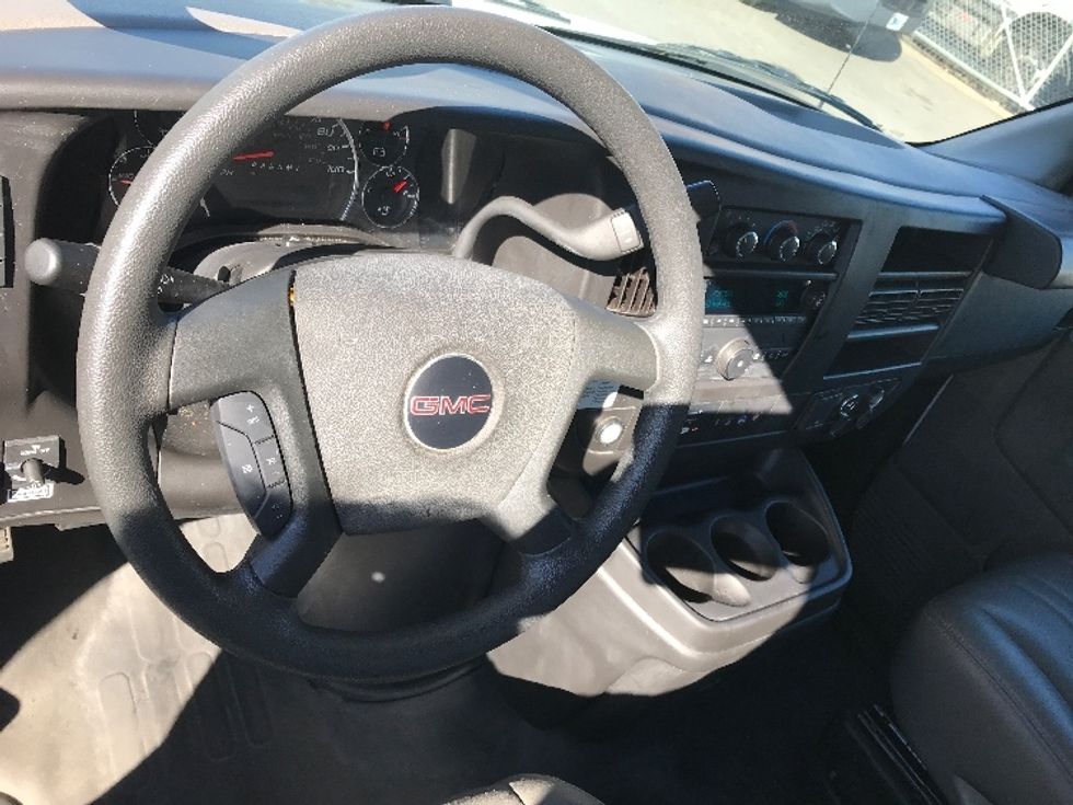 Light Duty Box Truck-Light and Medium Duty Trucks-GMC-2022-Savana G33903-Baltimore-MD-32,549\n\t\tmiles-$ 44,000 - Image 13