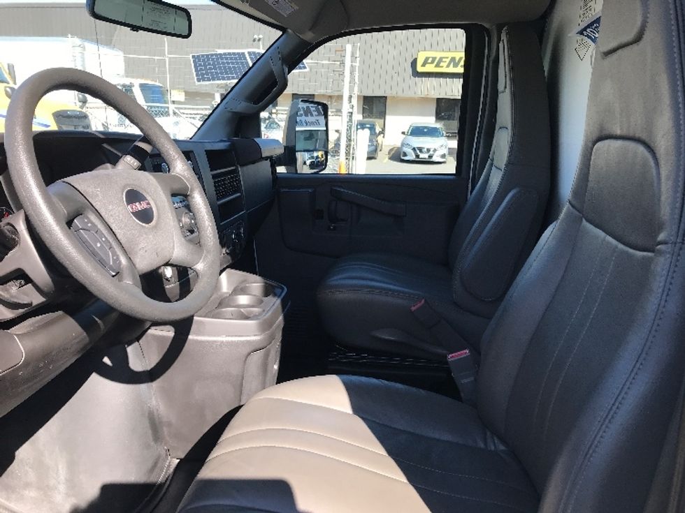 Light Duty Box Truck-Light and Medium Duty Trucks-GMC-2022-Savana G33903-Baltimore-MD-32,549\n\t\tmiles-$ 44,000 - Image 14