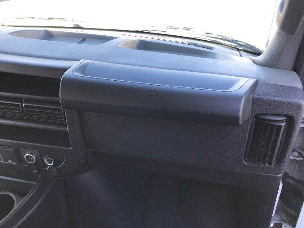 Light Duty Box Truck-Light and Medium Duty Trucks-GMC-2022-Savana G33903-Baltimore-MD-32,549\n\t\tmiles-$ 44,000 - Image 16