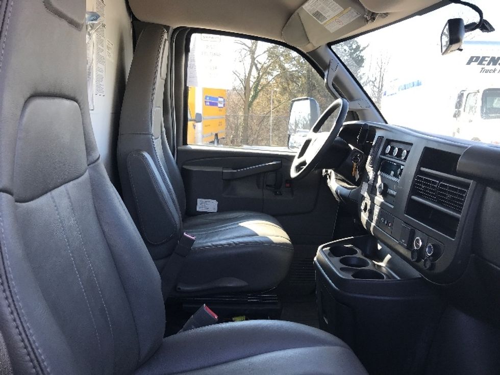 Light Duty Box Truck-Light and Medium Duty Trucks-GMC-2022-Savana G33903-Baltimore-MD-32,549\n\t\tmiles-$ 44,000 - Image 17