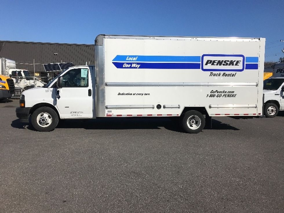 Light Duty Box Truck-Light and Medium Duty Trucks-GMC-2022-Savana G33903-Baltimore-MD-32,549\n\t\tmiles-$ 44,000 - Image 4