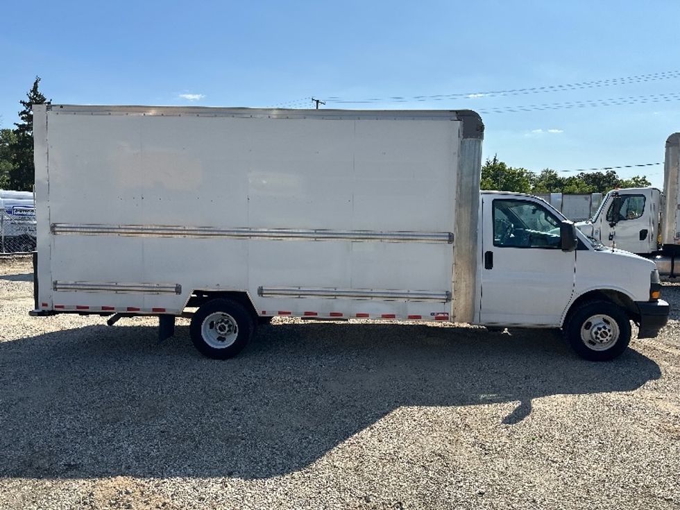 Light Duty Box Truck-Light and Medium Duty Trucks-GMC-2022-Savana G33903-Baltimore-MD-52,542\n\t\tmiles-$ 36,750 - Image 15