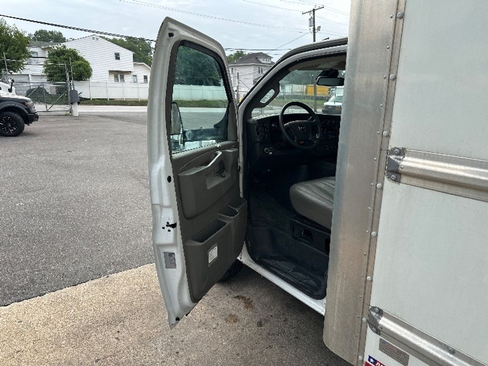 Light Duty Box Truck-Light and Medium Duty Trucks-GMC-2022-Savana G33903-Baltimore-MD-52,542\n\t\tmiles-$ 36,750 - Image 16