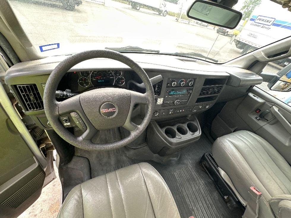 Light Duty Box Truck-Light and Medium Duty Trucks-GMC-2022-Savana G33903-Baltimore-MD-52,542\n\t\tmiles-$ 36,750 - Image 17