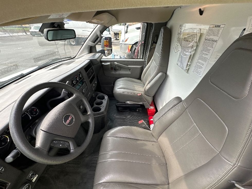 Light Duty Box Truck-Light and Medium Duty Trucks-GMC-2022-Savana G33903-Baltimore-MD-52,542\n\t\tmiles-$ 36,750 - Image 19