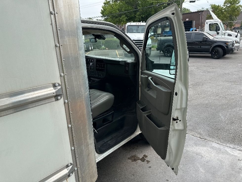 Light Duty Box Truck-Light and Medium Duty Trucks-GMC-2022-Savana G33903-Baltimore-MD-52,542\n\t\tmiles-$ 36,750 - Image 20