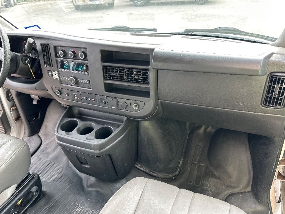 Light Duty Box Truck-Light and Medium Duty Trucks-GMC-2022-Savana G33903-Baltimore-MD-52,542\n\t\tmiles-$ 36,750 - Image 21