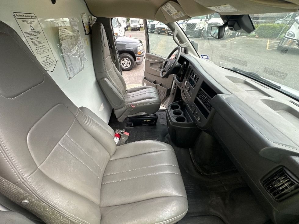 Light Duty Box Truck-Light and Medium Duty Trucks-GMC-2022-Savana G33903-Baltimore-MD-52,542\n\t\tmiles-$ 36,750 - Image 22