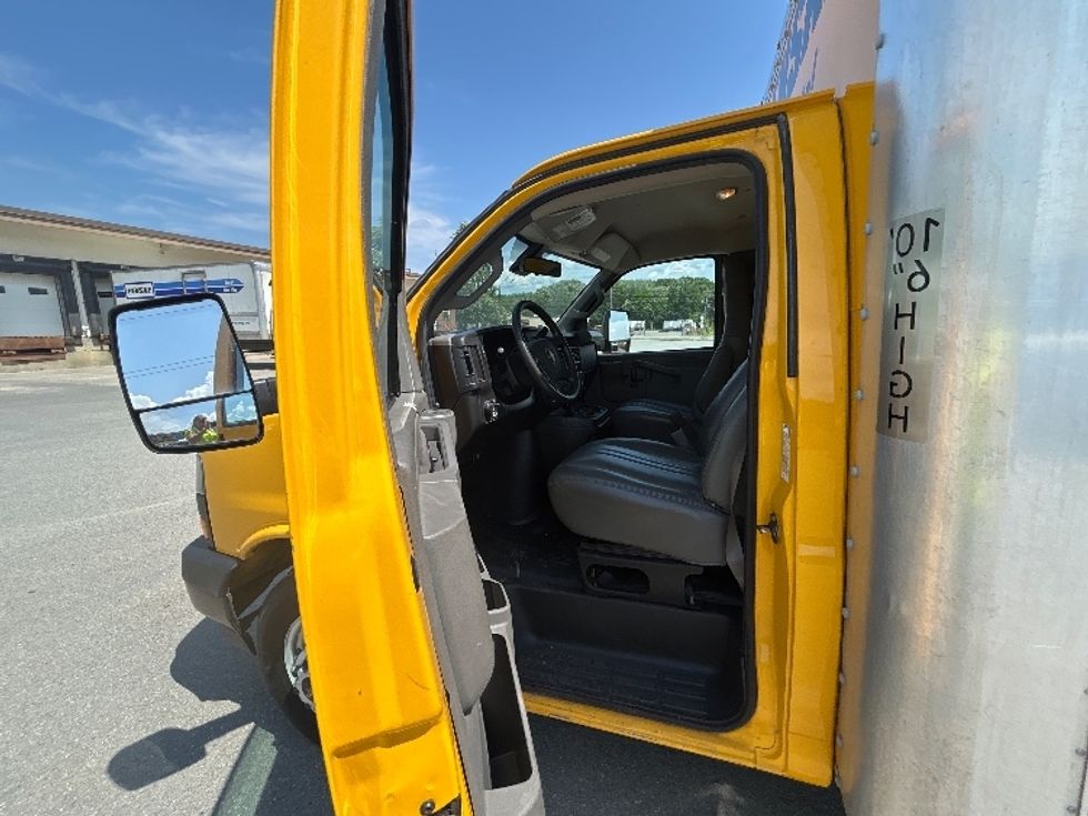 Light Duty Box Truck-Light and Medium Duty Trucks-GMC-2022-Savana G33903-Bangor-ME-69,867\n\t\tmiles-$ 30,000 - Image 16