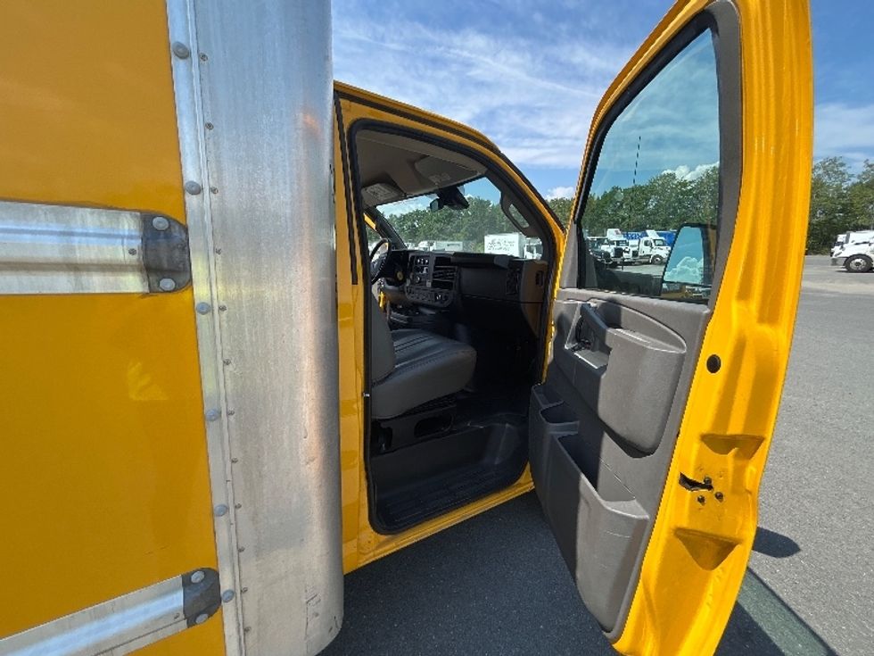 Light Duty Box Truck-Light and Medium Duty Trucks-GMC-2022-Savana G33903-Bangor-ME-69,867\n\t\tmiles-$ 30,000 - Image 20