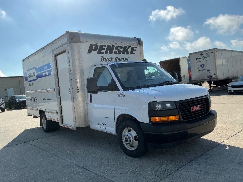 Light Duty Box Truck-Light and Medium Duty Trucks-GMC-2022-Savana G33903-Baton Rouge-LA-103,818\n\t\tmiles-$ 35,500 - Image 1