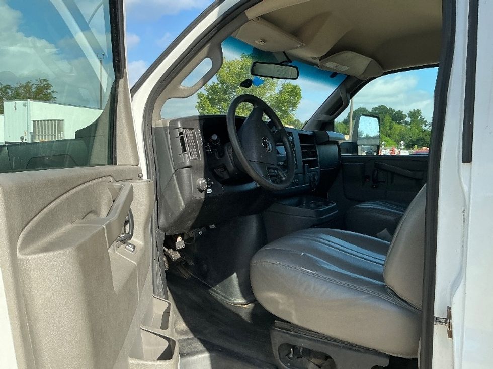 Light Duty Box Truck-Light and Medium Duty Trucks-GMC-2022-Savana G33903-Baton Rouge-LA-103,818\n\t\tmiles-$ 35,500 - Image 14
