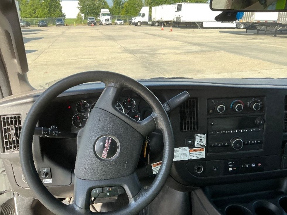 Light Duty Box Truck-Light and Medium Duty Trucks-GMC-2022-Savana G33903-Baton Rouge-LA-103,818\n\t\tmiles-$ 35,500 - Image 16