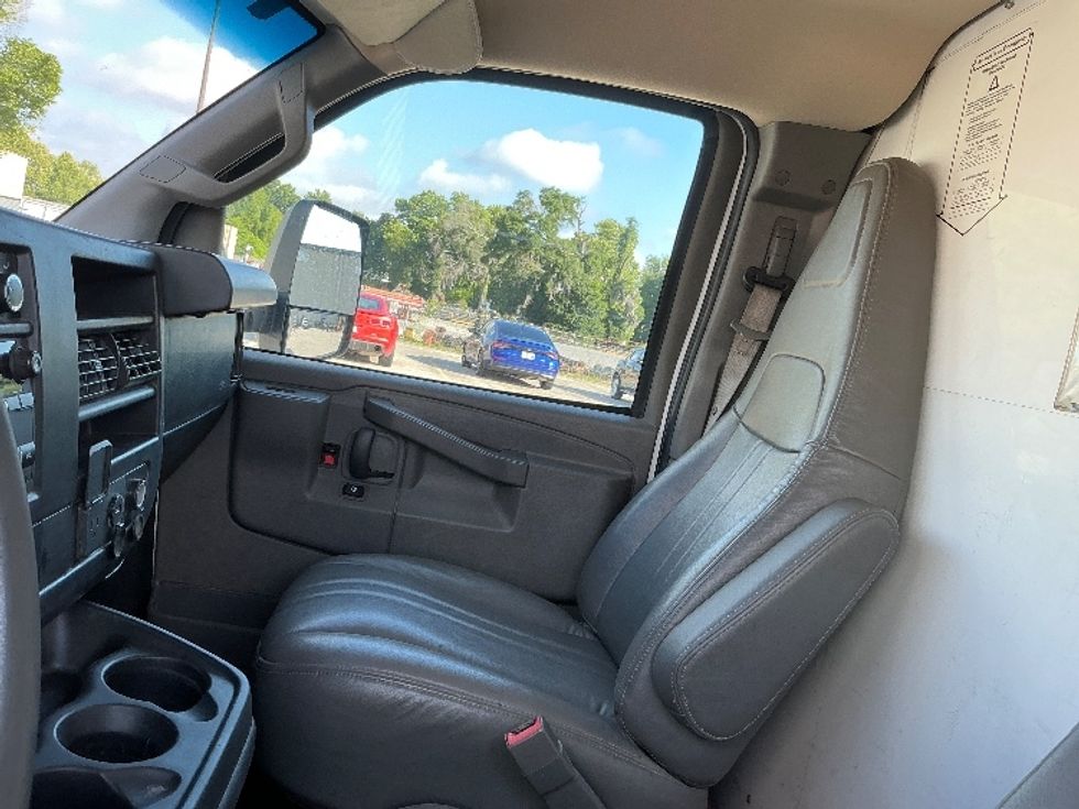 Light Duty Box Truck-Light and Medium Duty Trucks-GMC-2022-Savana G33903-Baton Rouge-LA-103,818\n\t\tmiles-$ 35,500 - Image 17