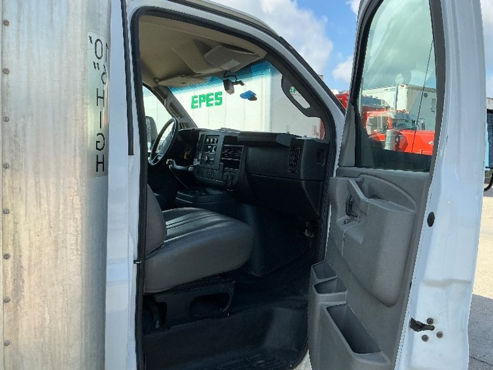 Light Duty Box Truck-Light and Medium Duty Trucks-GMC-2022-Savana G33903-Baton Rouge-LA-103,818\n\t\tmiles-$ 35,500 - Image 18