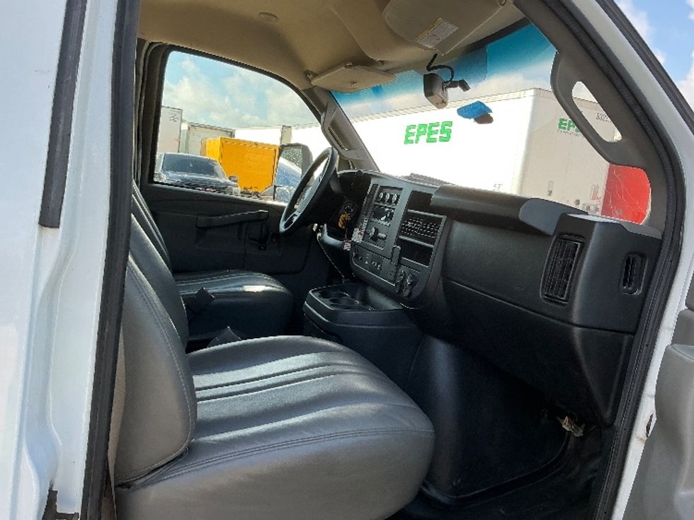 Light Duty Box Truck-Light and Medium Duty Trucks-GMC-2022-Savana G33903-Baton Rouge-LA-103,818\n\t\tmiles-$ 35,500 - Image 20