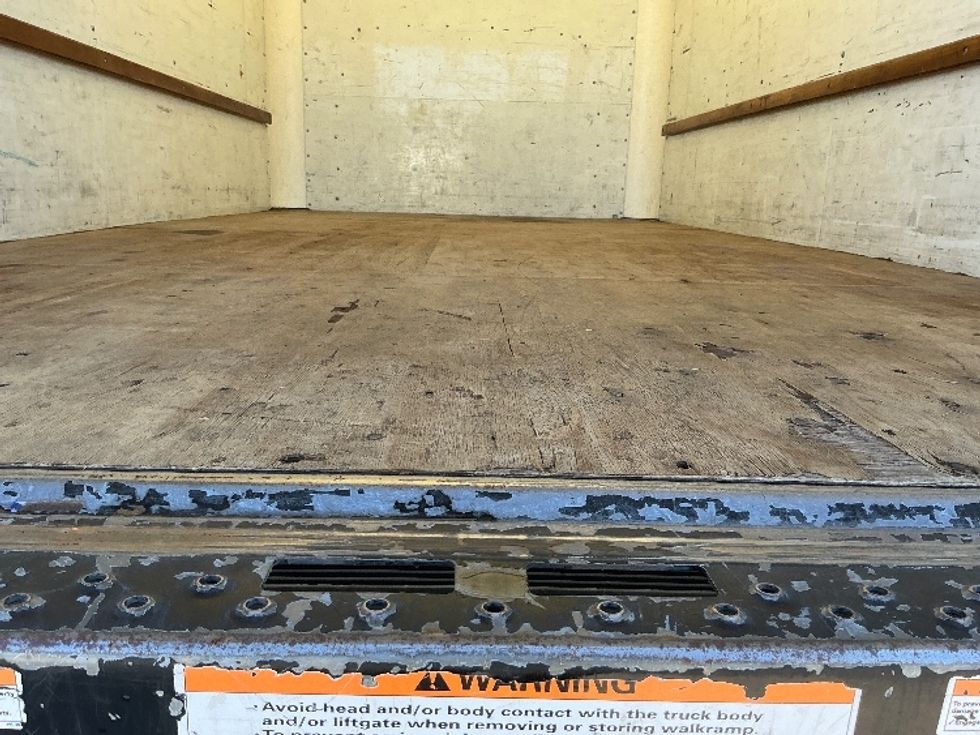 Light Duty Box Truck-Light and Medium Duty Trucks-GMC-2022-Savana G33903-Baton Rouge-LA-99,689\n\t\tmiles-$ 27,500 - Image 10