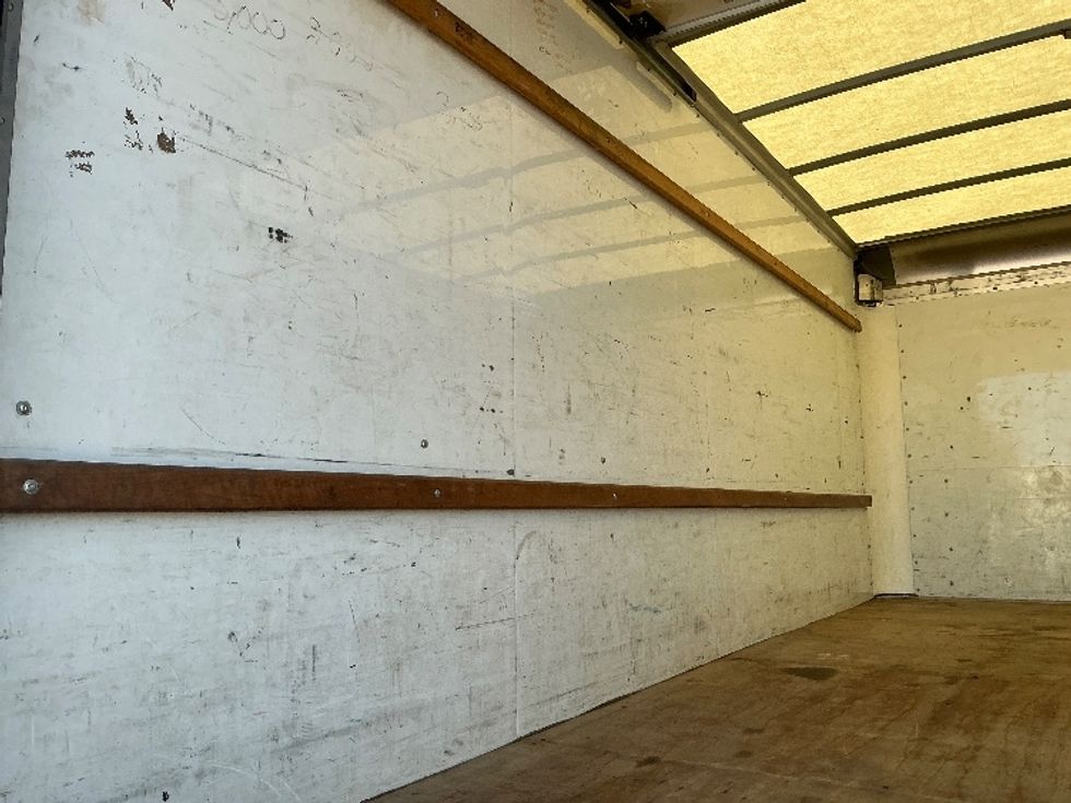 Light Duty Box Truck-Light and Medium Duty Trucks-GMC-2022-Savana G33903-Baton Rouge-LA-99,689\n\t\tmiles-$ 27,500 - Image 11