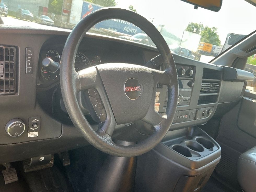 Light Duty Box Truck-Light and Medium Duty Trucks-GMC-2022-Savana G33903-Baton Rouge-LA-99,689\n\t\tmiles-$ 27,500 - Image 17
