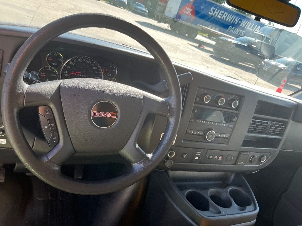 Light Duty Box Truck-Light and Medium Duty Trucks-GMC-2022-Savana G33903-Baton Rouge-LA-99,689\n\t\tmiles-$ 27,500 - Image 18