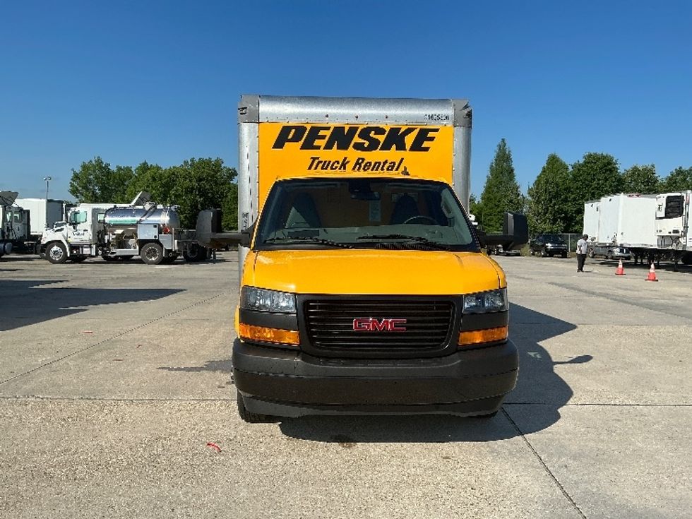 Light Duty Box Truck-Light and Medium Duty Trucks-GMC-2022-Savana G33903-Baton Rouge-LA-99,689\n\t\tmiles-$ 27,500 - Image 2