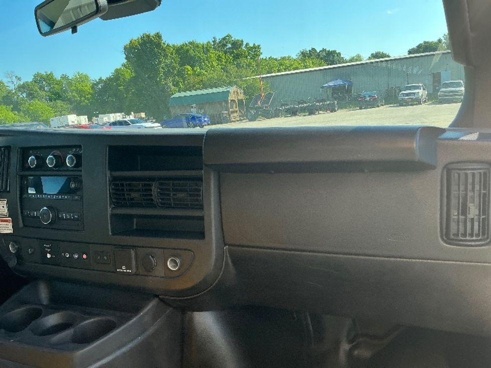 Light Duty Box Truck-Light and Medium Duty Trucks-GMC-2022-Savana G33903-Baton Rouge-LA-99,689\n\t\tmiles-$ 27,500 - Image 21