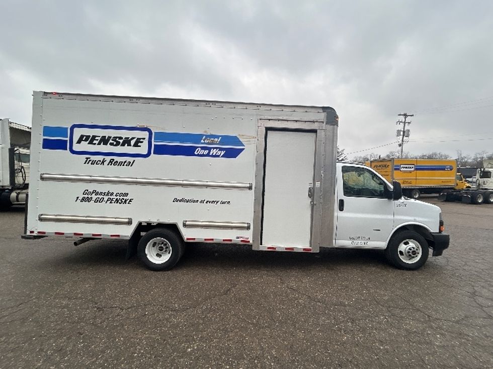 Light Duty Box Truck-Light and Medium Duty Trucks-GMC-2022-Savana G33903-Battle Creek-MI-45,671\n\t\tmiles-$ 43,500 - Image 15