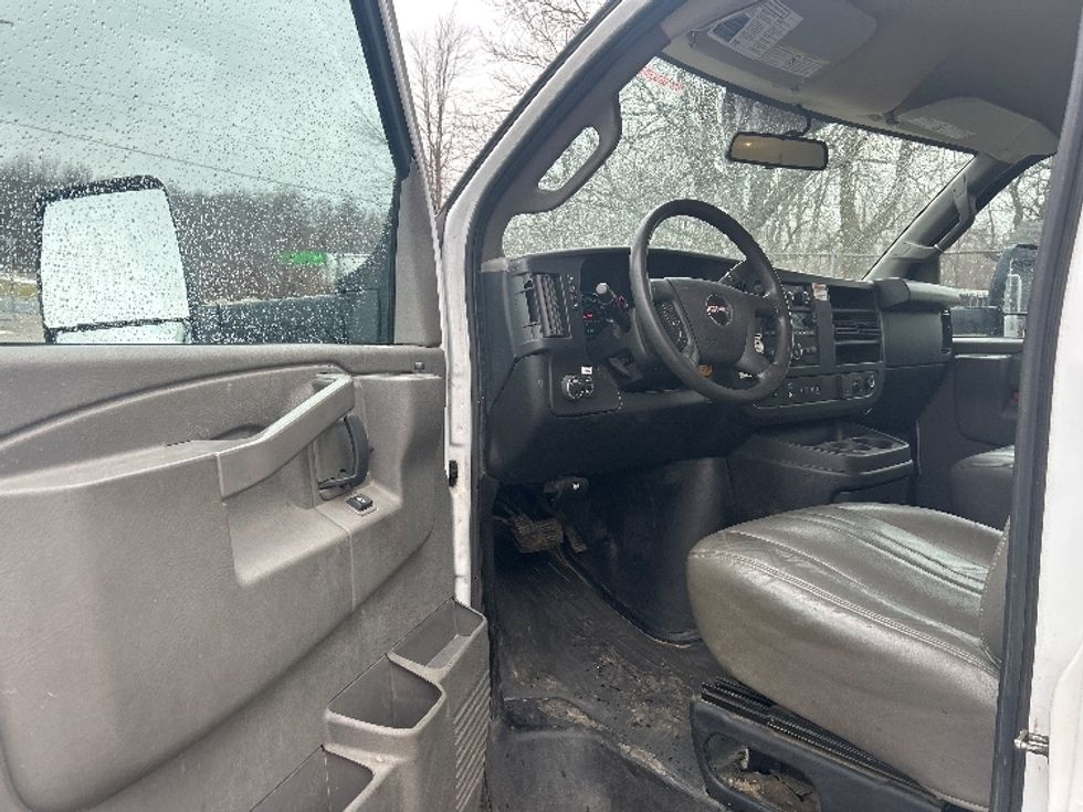 Light Duty Box Truck-Light and Medium Duty Trucks-GMC-2022-Savana G33903-Battle Creek-MI-45,671\n\t\tmiles-$ 43,500 - Image 16