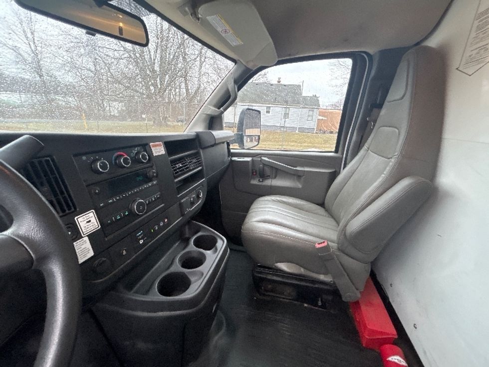 Light Duty Box Truck-Light and Medium Duty Trucks-GMC-2022-Savana G33903-Battle Creek-MI-45,671\n\t\tmiles-$ 43,500 - Image 19