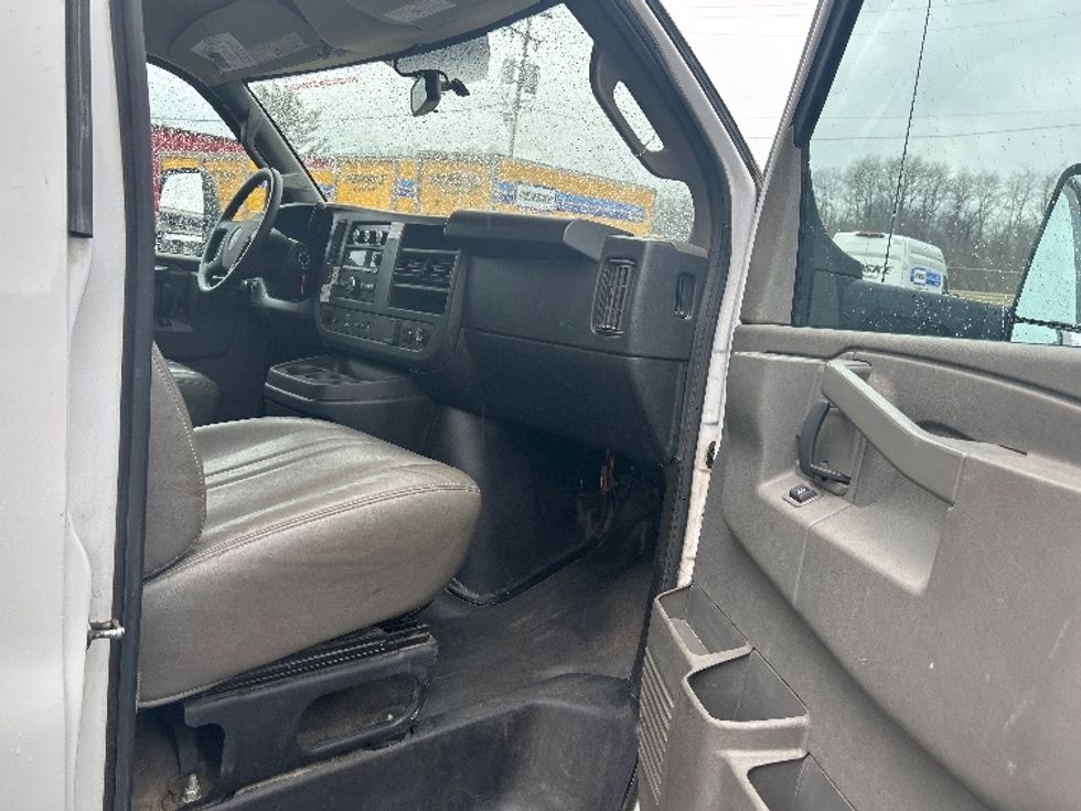 Light Duty Box Truck-Light and Medium Duty Trucks-GMC-2022-Savana G33903-Battle Creek-MI-45,671\n\t\tmiles-$ 43,500 - Image 20