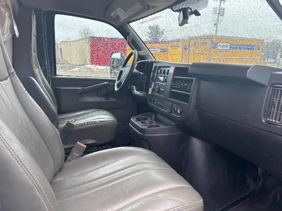 Light Duty Box Truck-Light and Medium Duty Trucks-GMC-2022-Savana G33903-Battle Creek-MI-45,671\n\t\tmiles-$ 43,500 - Image 22