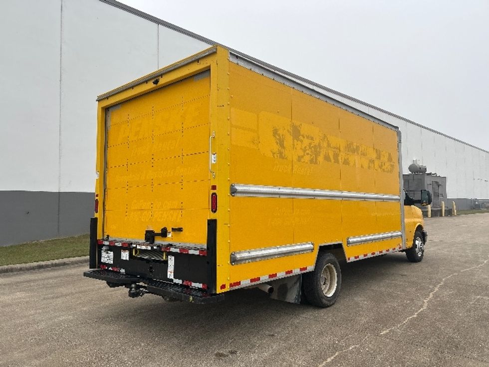 Light Duty Box Truck-Light and Medium Duty Trucks-GMC-2022-Savana G33903-Beaumont-TX-86,634\n\t\tmiles-$ 29,750 - Image 12