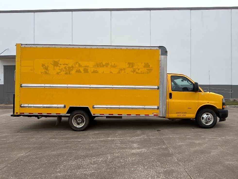 Light Duty Box Truck-Light and Medium Duty Trucks-GMC-2022-Savana G33903-Beaumont-TX-86,634\n\t\tmiles-$ 29,750 - Image 14