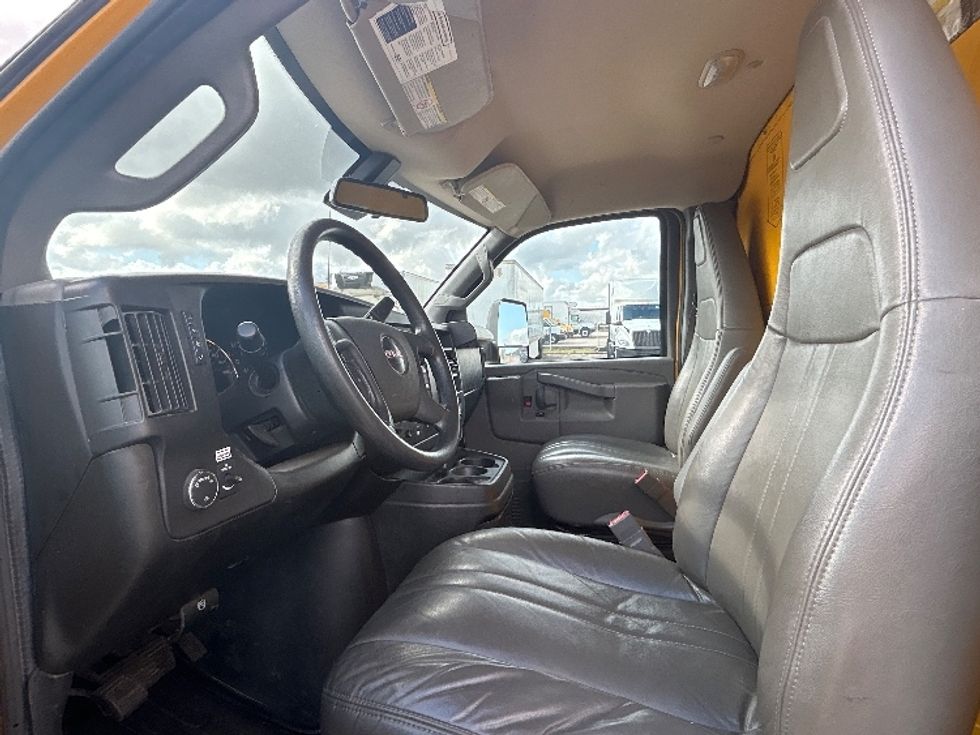 Light Duty Box Truck-Light and Medium Duty Trucks-GMC-2022-Savana G33903-Beaumont-TX-86,634\n\t\tmiles-$ 29,750 - Image 15