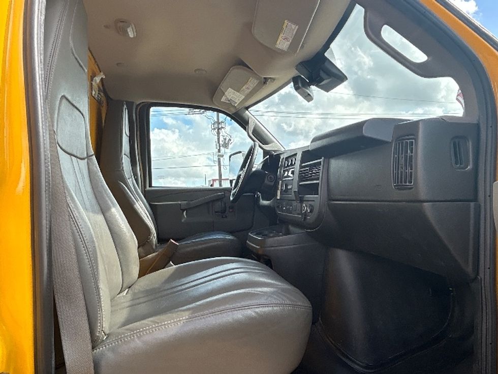 Light Duty Box Truck-Light and Medium Duty Trucks-GMC-2022-Savana G33903-Beaumont-TX-86,634\n\t\tmiles-$ 29,750 - Image 19