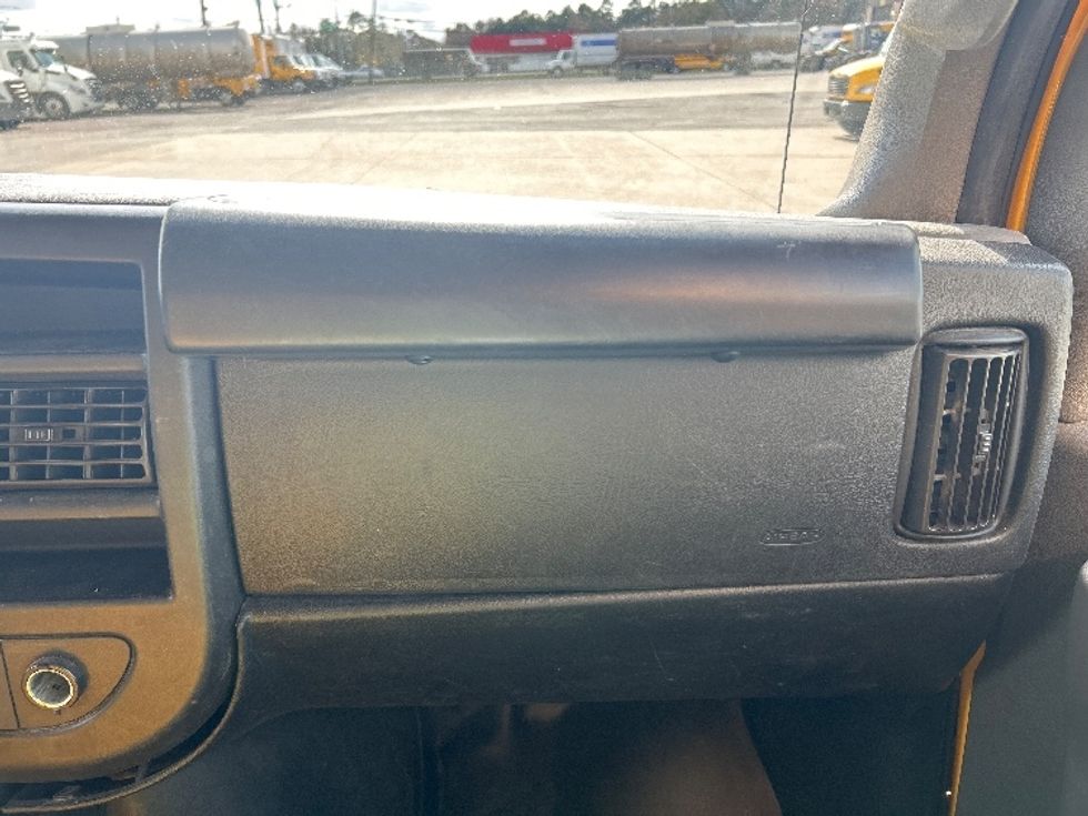 Light Duty Box Truck-Light and Medium Duty Trucks-GMC-2022-Savana G33903-Beaumont-TX-86,634\n\t\tmiles-$ 29,750 - Image 20