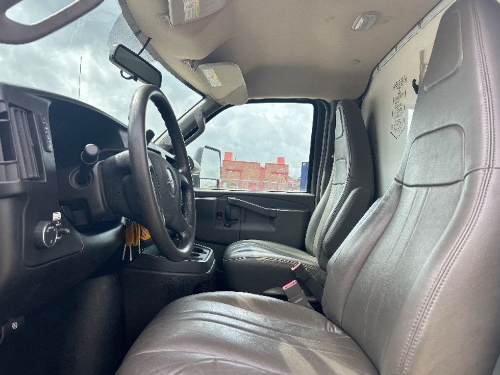 Light Duty Box Truck-Light and Medium Duty Trucks-GMC-2022-Savana G33903-Beaumont-TX-88,942\n\t\tmiles-$ 33,750 - Image 15