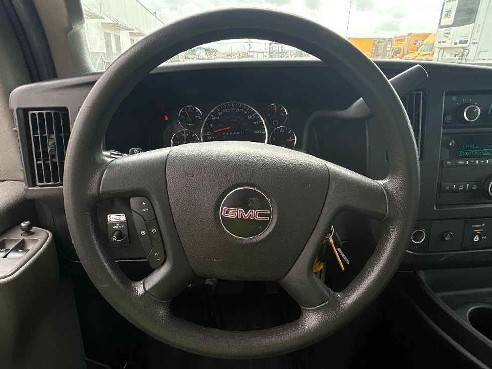 Light Duty Box Truck-Light and Medium Duty Trucks-GMC-2022-Savana G33903-Beaumont-TX-88,942\n\t\tmiles-$ 33,750 - Image 17