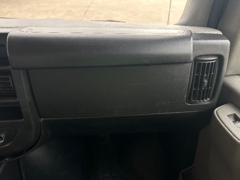 Light Duty Box Truck-Light and Medium Duty Trucks-GMC-2022-Savana G33903-Beaumont-TX-88,942\n\t\tmiles-$ 33,750 - Image 20