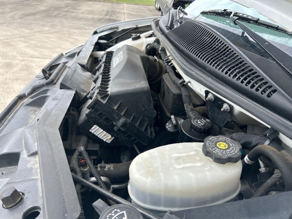 Light Duty Box Truck-Light and Medium Duty Trucks-GMC-2022-Savana G33903-Beaumont-TX-88,942\n\t\tmiles-$ 33,750 - Image 23