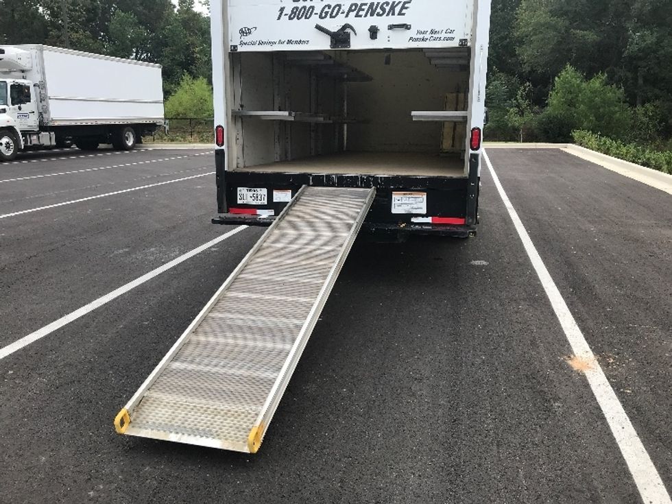 Light Duty Box Truck-Light and Medium Duty Trucks-GMC-2022-Savana G33903-Beaumont-TX-88,942\n\t\tmiles-$ 33,750 - Image 24