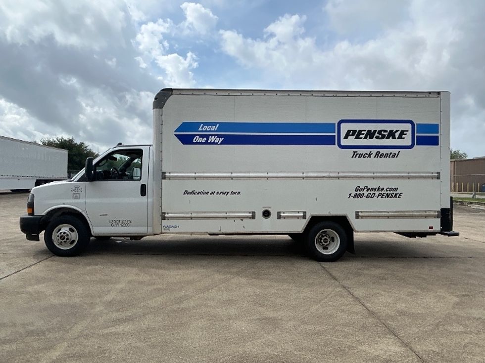 Light Duty Box Truck-Light and Medium Duty Trucks-GMC-2022-Savana G33903-Beaumont-TX-88,942\n\t\tmiles-$ 33,750 - Image 4