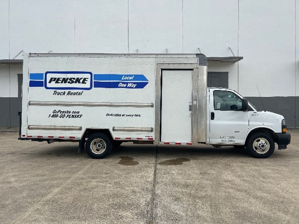 Light Duty Box Truck-Light and Medium Duty Trucks-GMC-2022-Savana G33903-Beaumont-TX-90,461\n\t\tmiles-$ 35,000 - Image 14