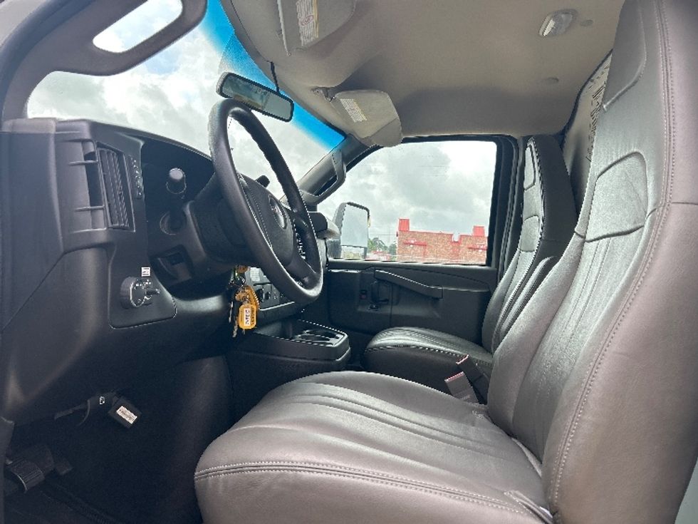 Light Duty Box Truck-Light and Medium Duty Trucks-GMC-2022-Savana G33903-Beaumont-TX-90,461\n\t\tmiles-$ 35,000 - Image 15