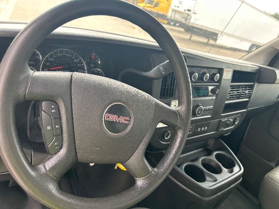 Light Duty Box Truck-Light and Medium Duty Trucks-GMC-2022-Savana G33903-Beaumont-TX-90,461\n\t\tmiles-$ 35,000 - Image 16
